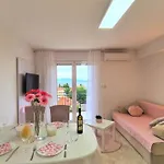 Karamarko Apartment *