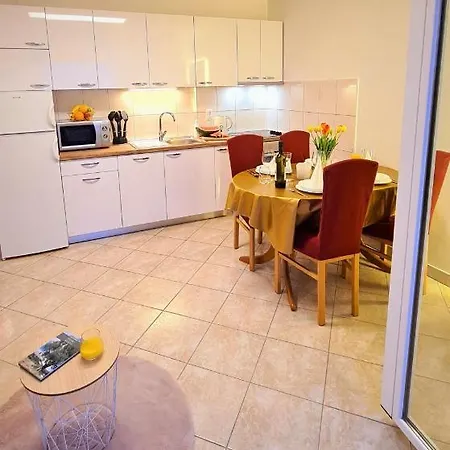 Karamarko Apartment Malinska