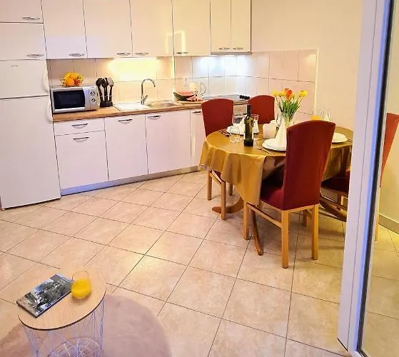Karamarko Apartamento Malinska