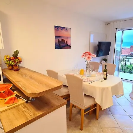 Karamarko Apartment *