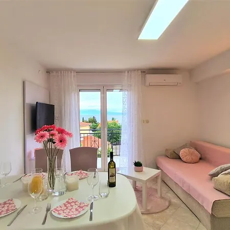 Karamarko Apartment *